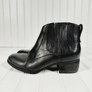 Sofft Chelsea Leather Ankle Boots A60